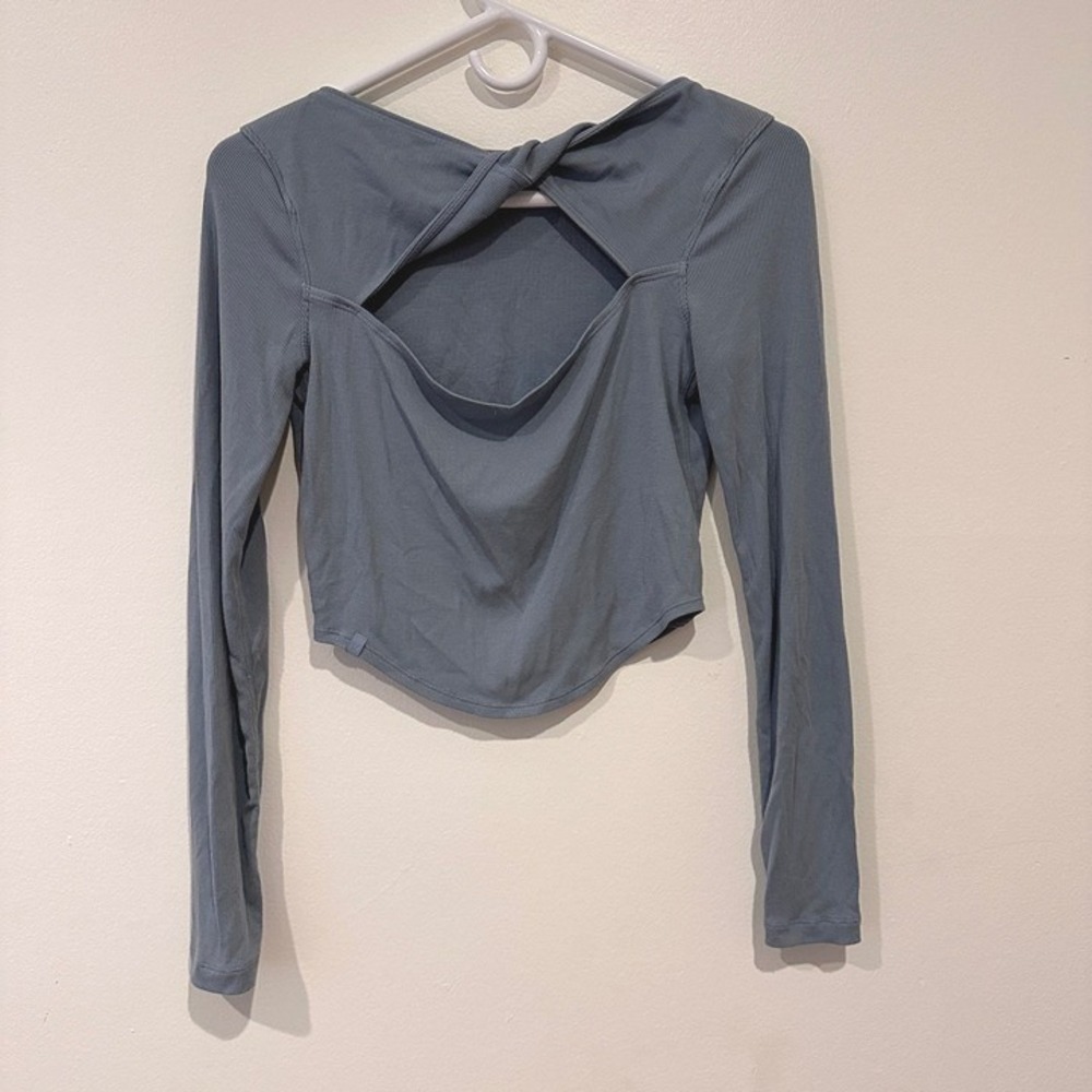 Lululemon Modal Silk Twist-Back Yoga Long Sleeve Shirt Chambray Size 2 - Picture 5 of 8